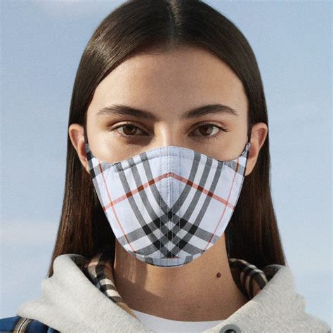 gesichtsmaske burberry muster|Burberry releases face mask with signature check pattern.